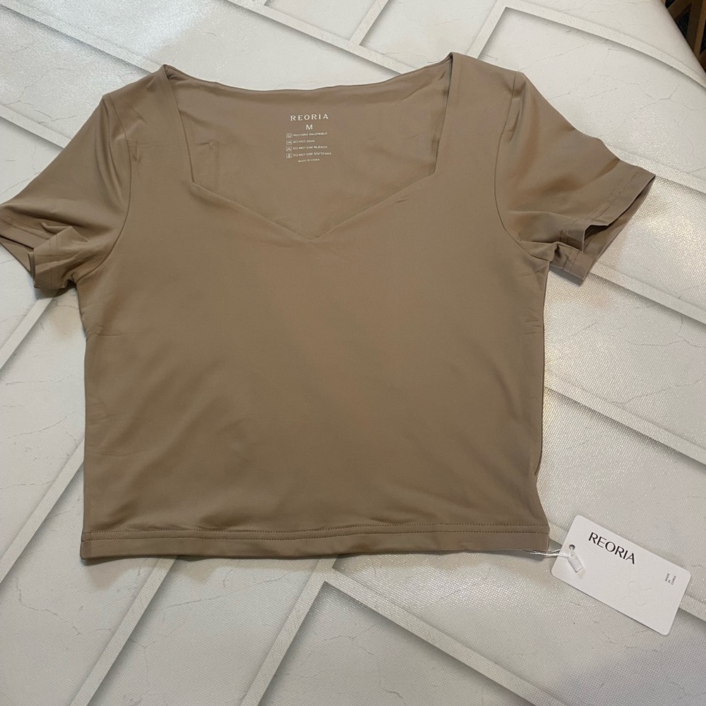 NWT ReoRia Women's Short Sleeve V-Neck Cropped Top - Tan/Mocha